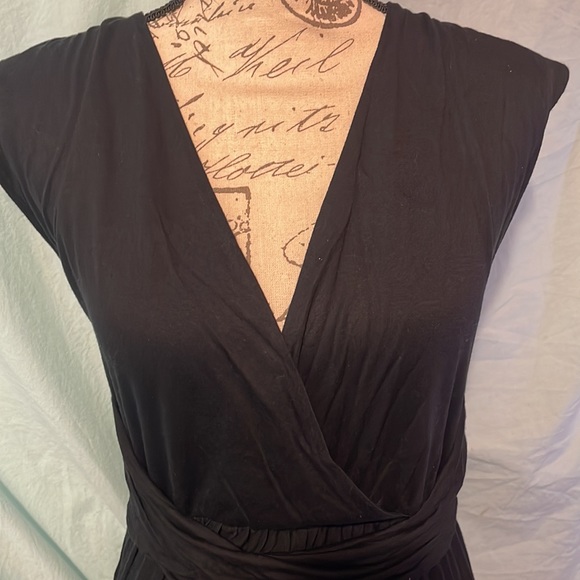 ANN TAYLOR Loft Classic LBD faux wrap sz S - Picture 2 of 8